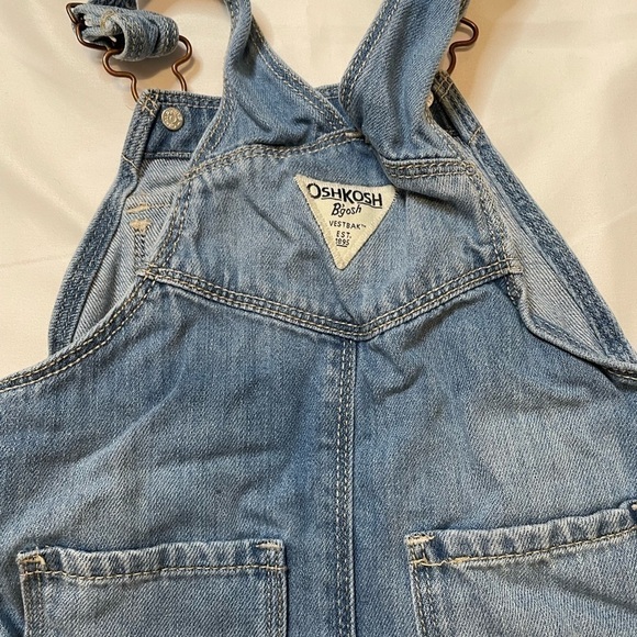 🐶Girls Oshkosh size 12-18 months denim overalls🐶 - Picture 4 of 5